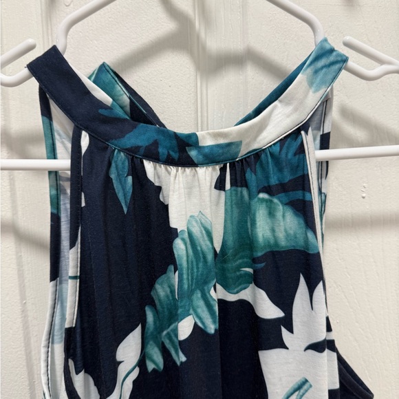 Elegant Blue and Green Leaf Print Maxi Dress - Picture 3 of 6